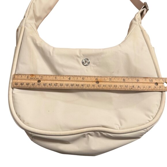 Lululemon City Essentials Pouch 4L Light Ivory - Picture 6 of 7